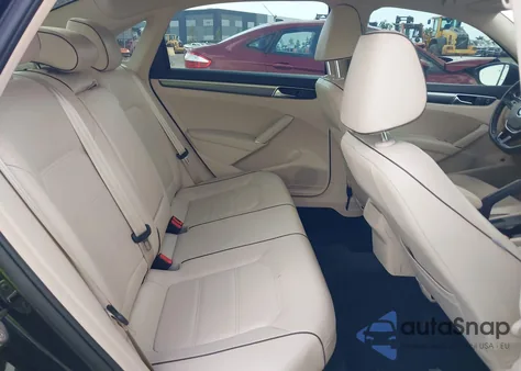 2017 Volkswagen Passat 1.8T R-Line из США, поврежденный, VIN 1VWDT7A34HC080548